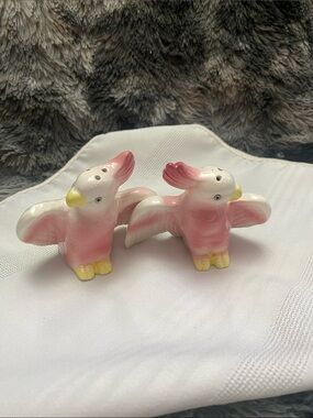 Cockatoos Parrots Birds Pink
White Salt and Pepper 3"